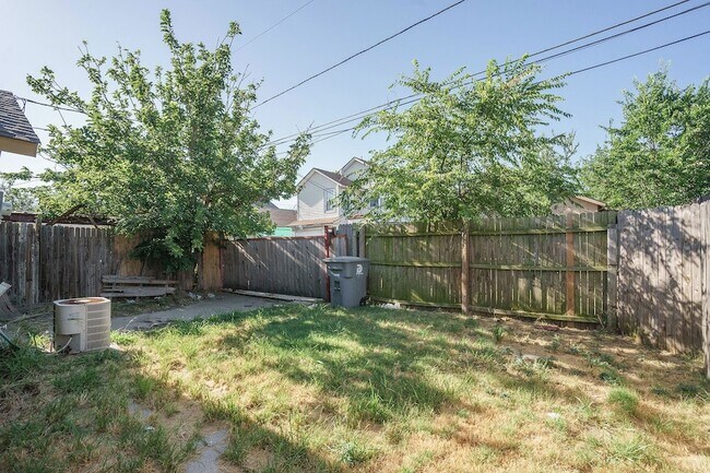 Building Photo - 10328 Chelmsford Dr