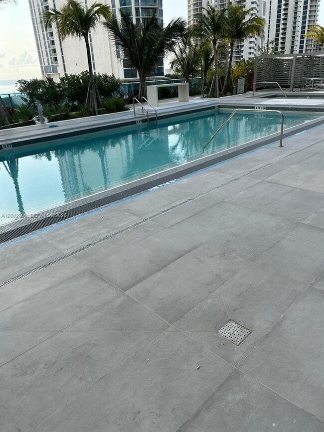 Building Photo - 17550 Collins Ave