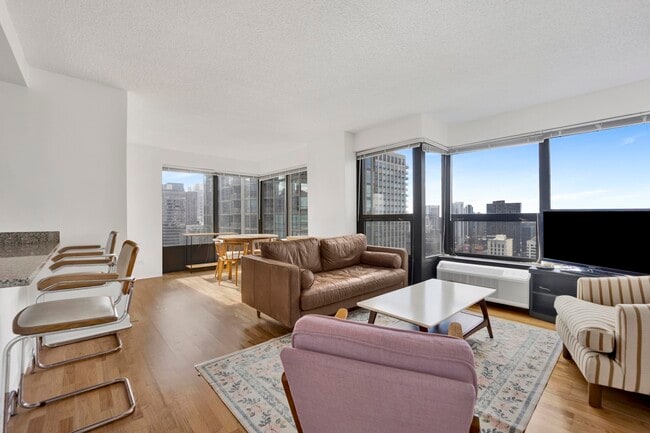 Building Photo - 30 E Huron St