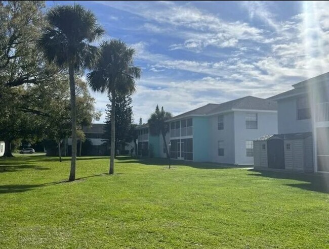 Building Photo - 1725 6th Ave