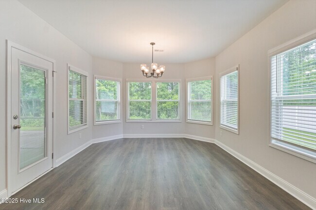 Building Photo - 570 Tullimore Ln