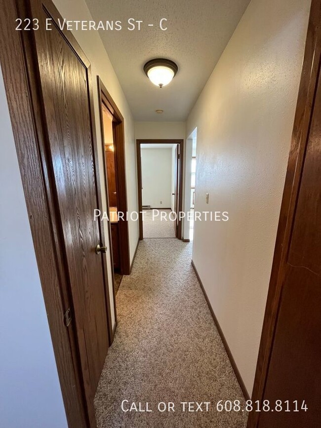 Building Photo - 2 bedroom/ 1 bath apartment in Tomah, WI