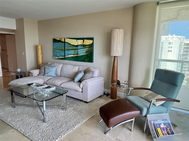 Building Photo - 16500 Collins Ave