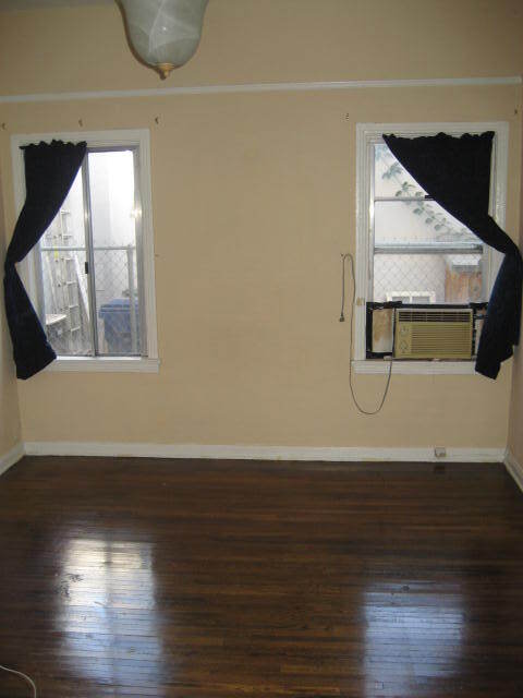 Building Photo - 1304 S Cloverdale Ave