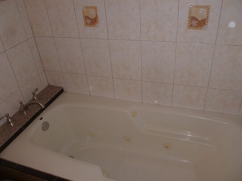 Building Photo - 2721 Montezuma Ave