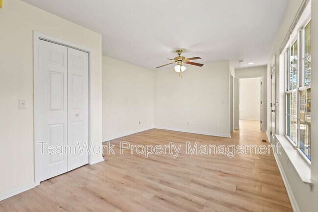 Building Photo - 131 Boone St