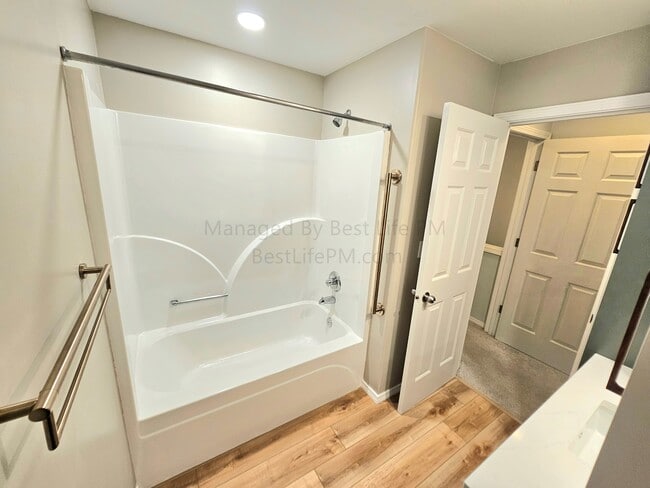 Building Photo - 13990 SW Scholls Ferry Rd