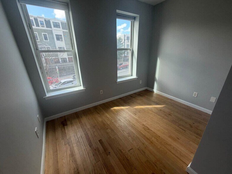 Building Photo - 1429 Tremont St