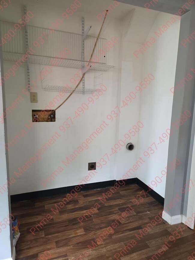 Building Photo - Quaint 3 bed 1 bath house with AC & everyt...