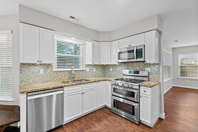 Building Photo - 4BR/2.5BA Home in Hickory School District ...
