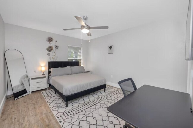 Building Photo - 4312 W Roland St