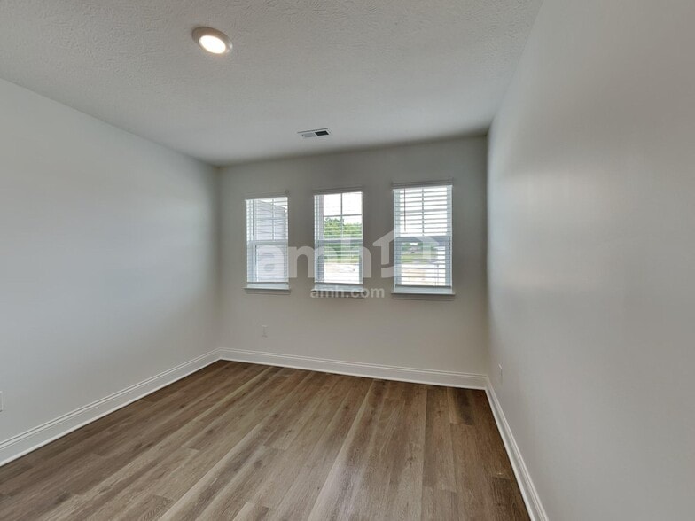 Building Photo - 244 Marshland Ct