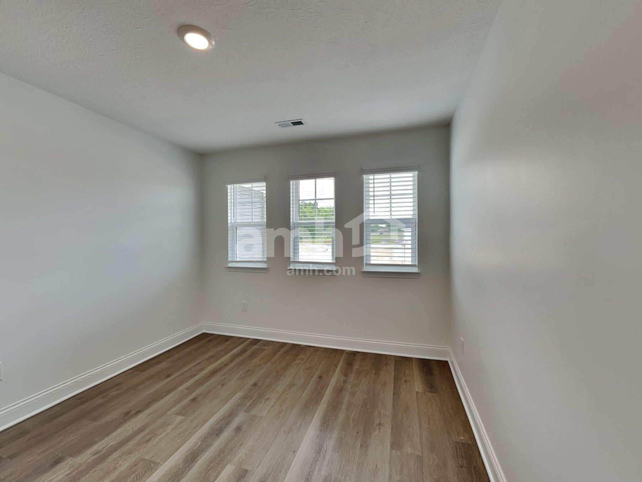 Building Photo - 9091 Henley Ave