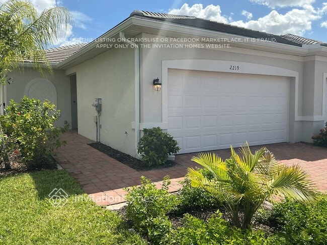 Building Photo - 2219 Dragonfruit Wy