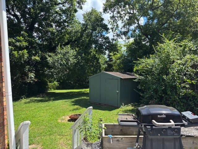 Nice large back yard - 405 Patterson Street