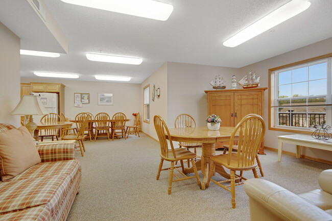 Building Photo - 15631 Linnet St NW