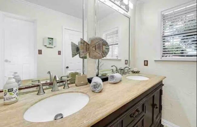 Building Photo - 2526 Creekway Cir