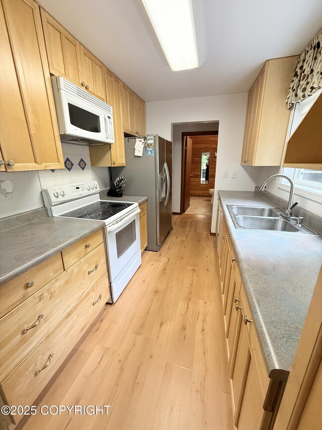 Building Photo - 12399 Blackberry Ln