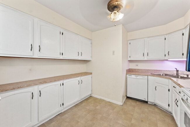 Building Photo - 225 S Gregory St