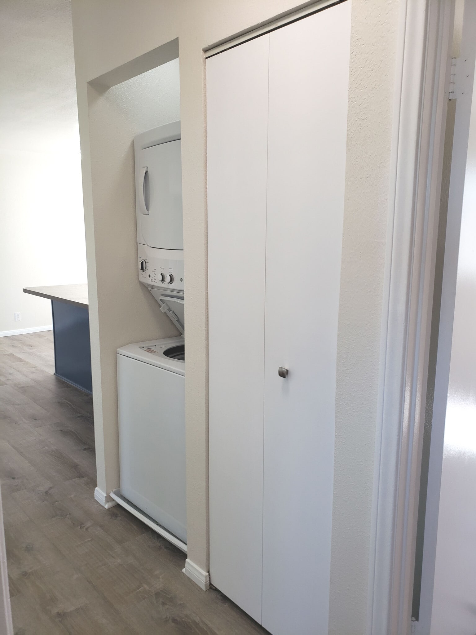 Building Photo - 1261 Victor St