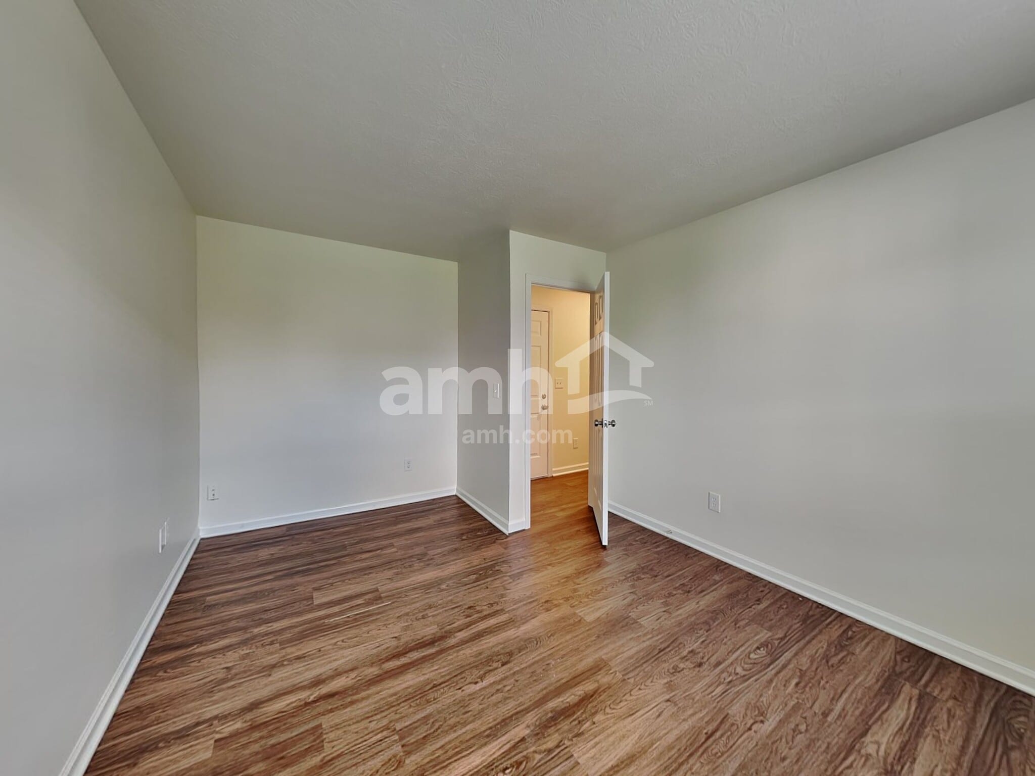 Building Photo - 1245 Cloverview St