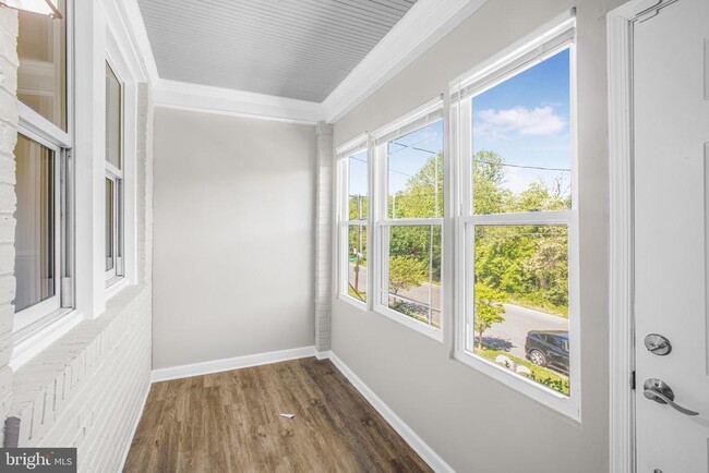Building Photo - 2507 Fairlawn Ave SE
