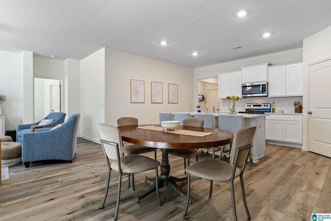 Building Photo - 5700 Post Oak Trl