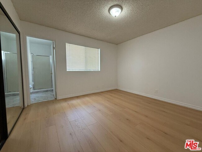 Building Photo - 1038 Thompson Ave