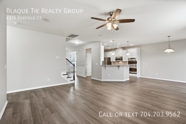 Building Photo - 4376 Foxfield Ct
