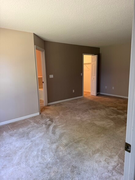 Building Photo - 49 Hemlock Trce