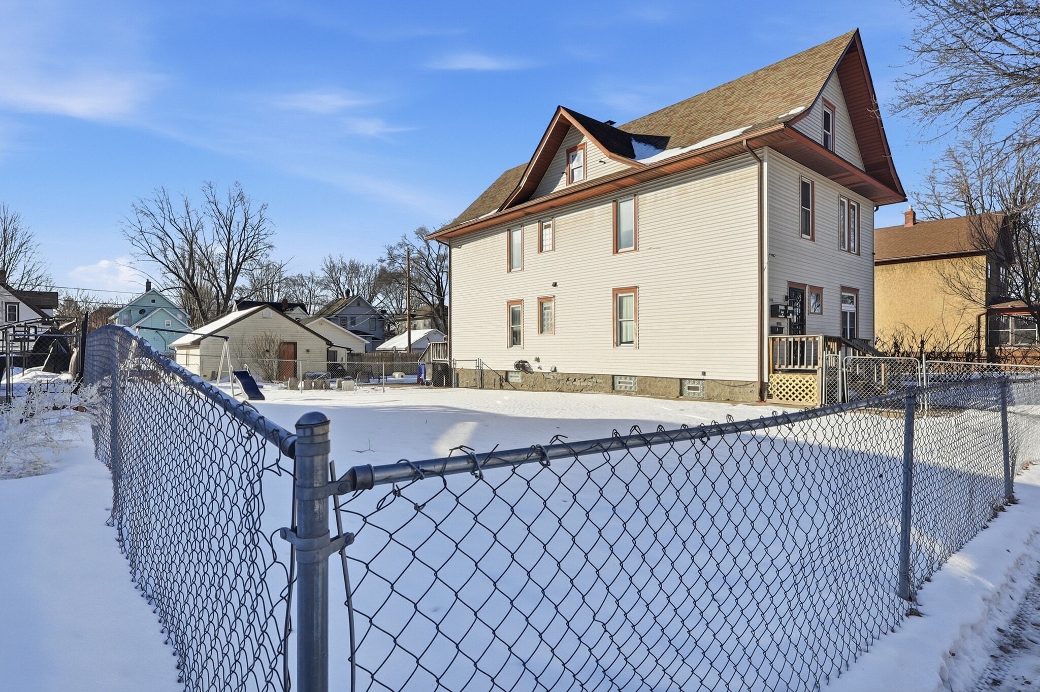 Building Photo - 104 Jessamine Ave W