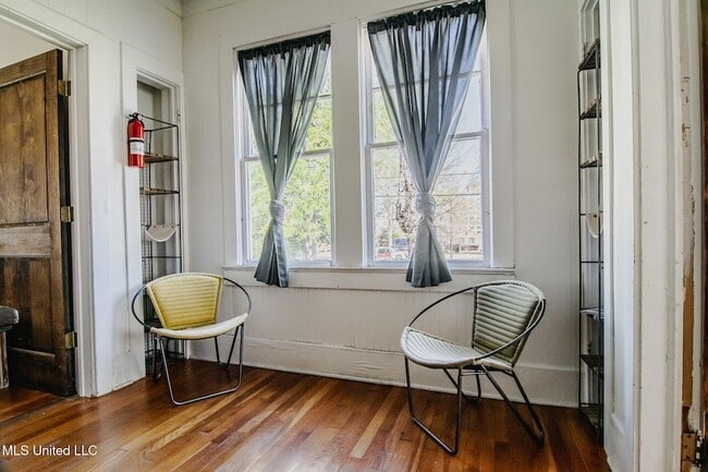 Building Photo - 803 N Congress St