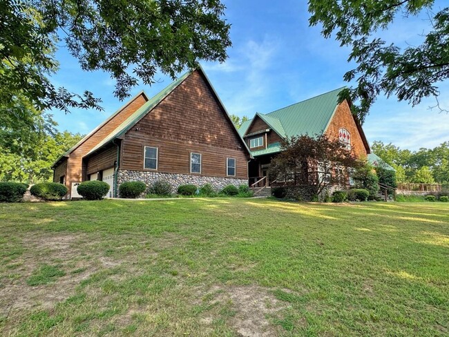 Building Photo - Fabulous 5/4.5 Home in the Leatherwood Area