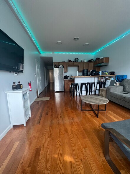Common area - 86 9th St