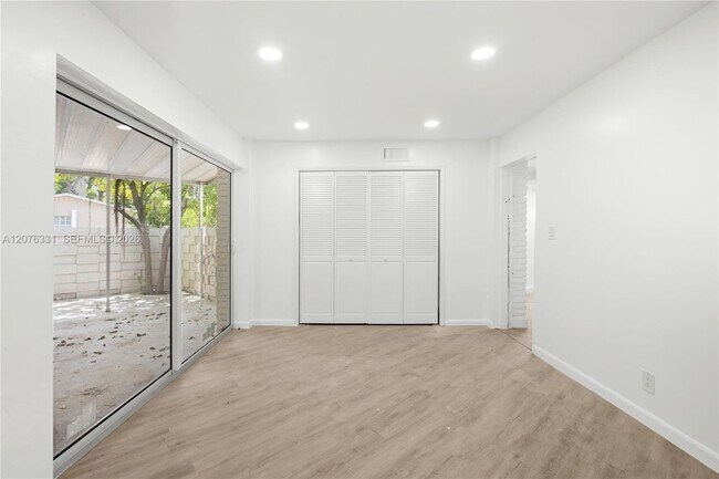 Building Photo - 1701 NW 19th Ave