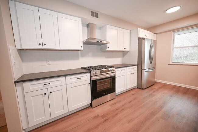 Building Photo - 7011 Stadium Dr