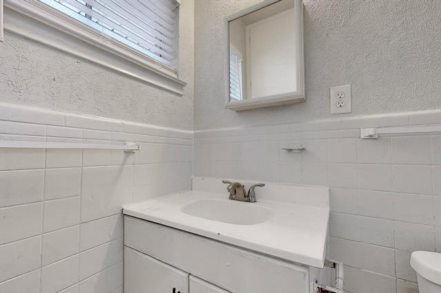 Building Photo - 1530 Buena Vista St