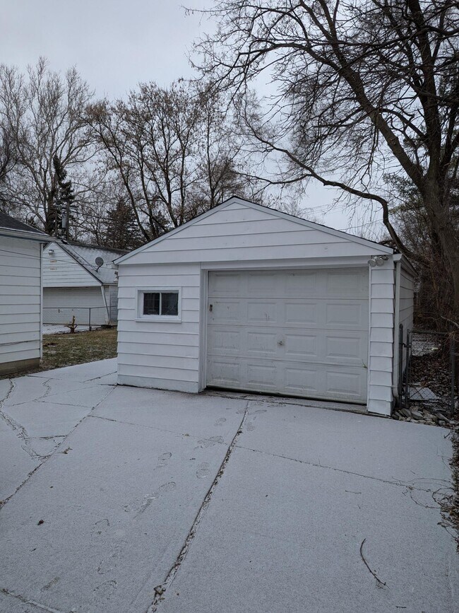 Building Photo - 17434 Winston St