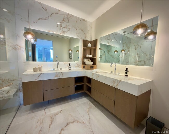 Building Photo - 18 W 53rd St