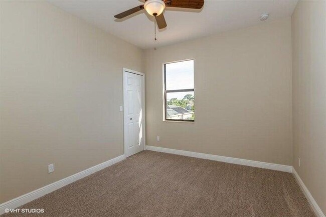 Building Photo - 1709 SW Catalonia St
