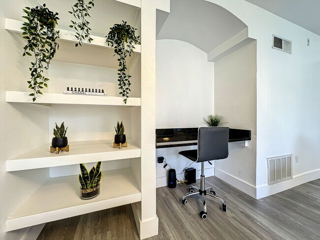 Building Photo - Westpointe Boulevard, Orlando, FL 32835 - 1 BR 1 BA condo