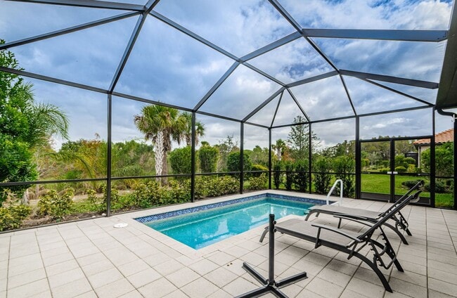 Building Photo - Beautiful Pool home in Starkey Ranch avail...