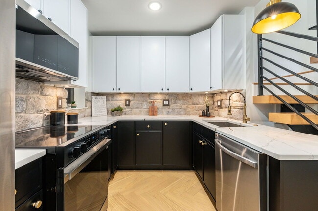 Building Photo - 609 S Orianna St