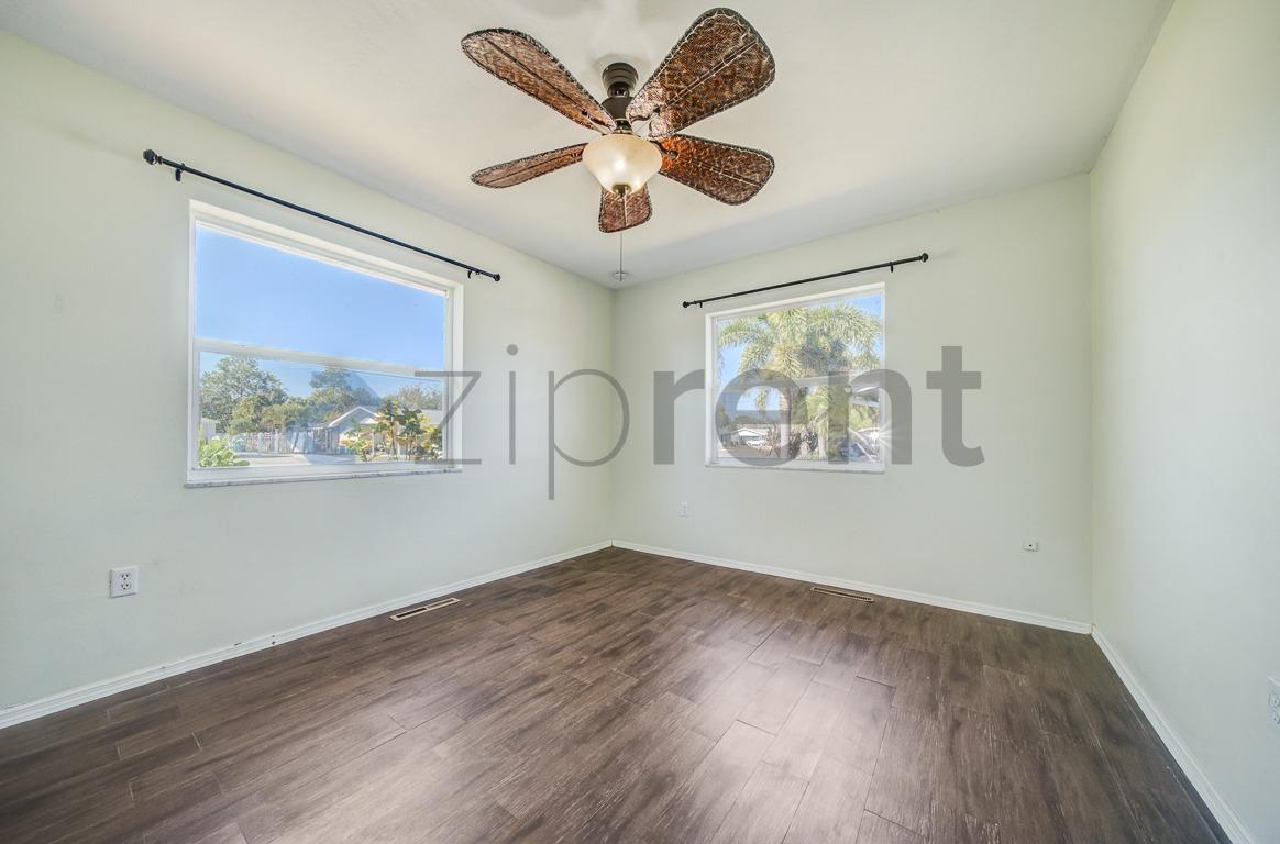 Building Photo - 2540 Sistina St