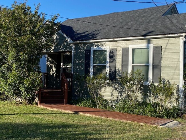 Primary Photo - COZY SOUTHSIDE TWO BEDROOM