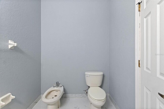 Building Photo - 546 Windsor Pl