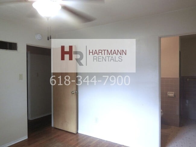 Building Photo - Three Bedroom 2 Bath Brick Home with 2 Car Garage!!