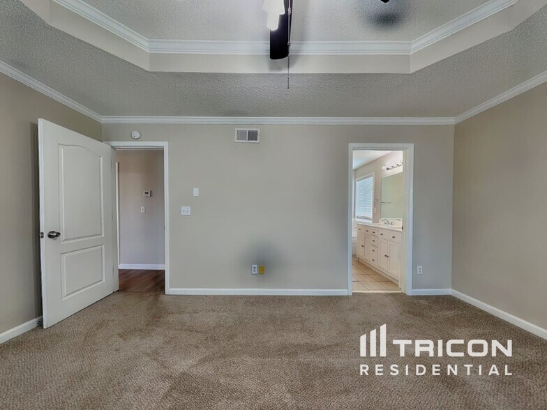 Building Photo - 130 Kyle Way