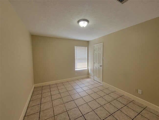 Building Photo - 6207 Pleasant Stream Dr