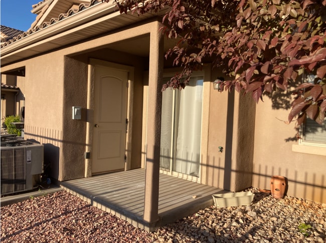 Building Photo - 3419 S River Rd